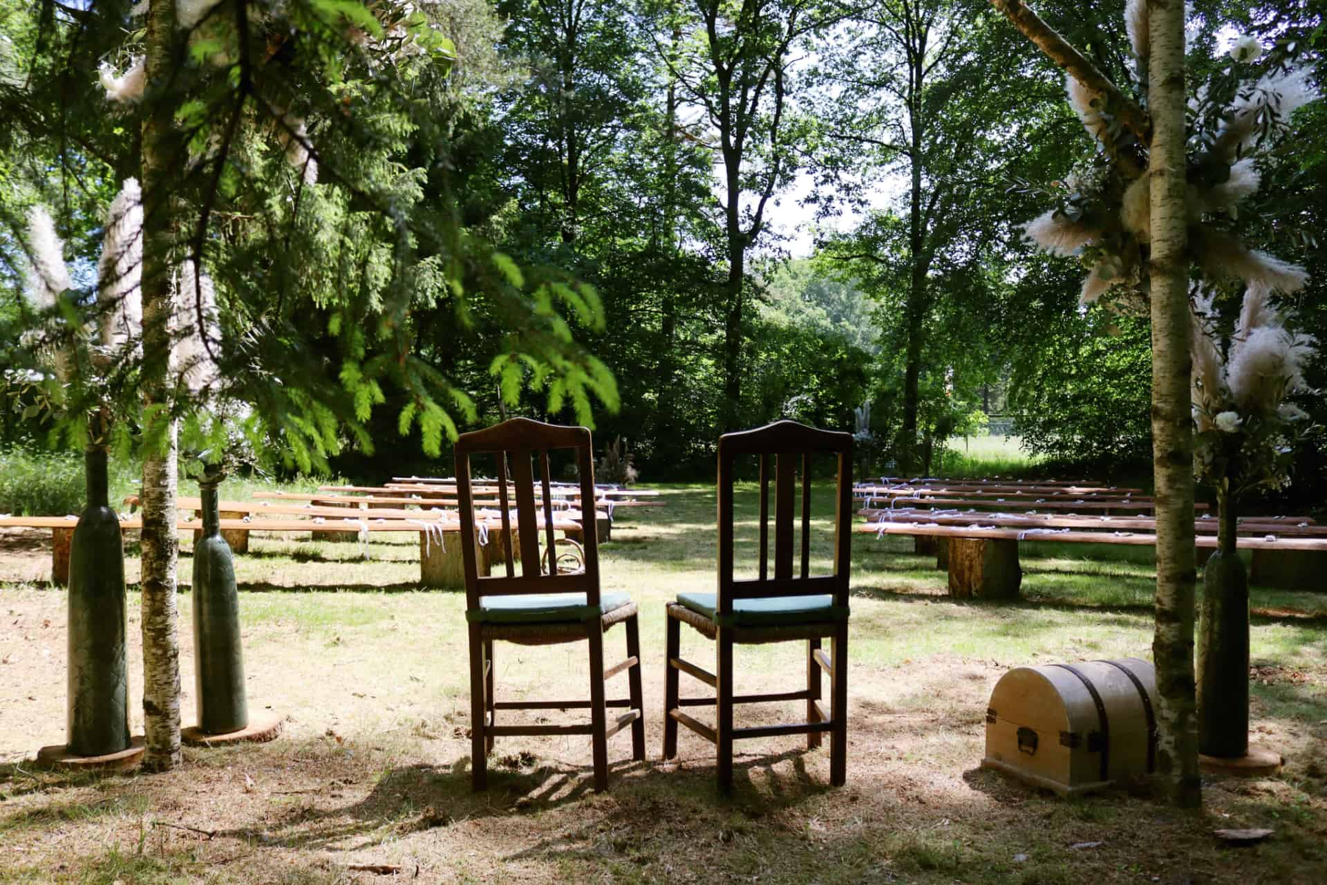 Einzigartiger Trauplatz auf einer Waldlichtung mit Sitzplätzen für bis zu 120 Gäste